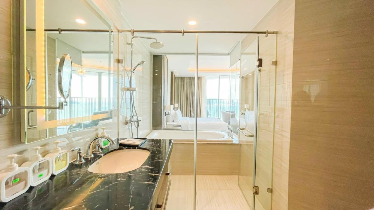 Rollton Ocean View Apartment Нячанг Екстер'єр фото